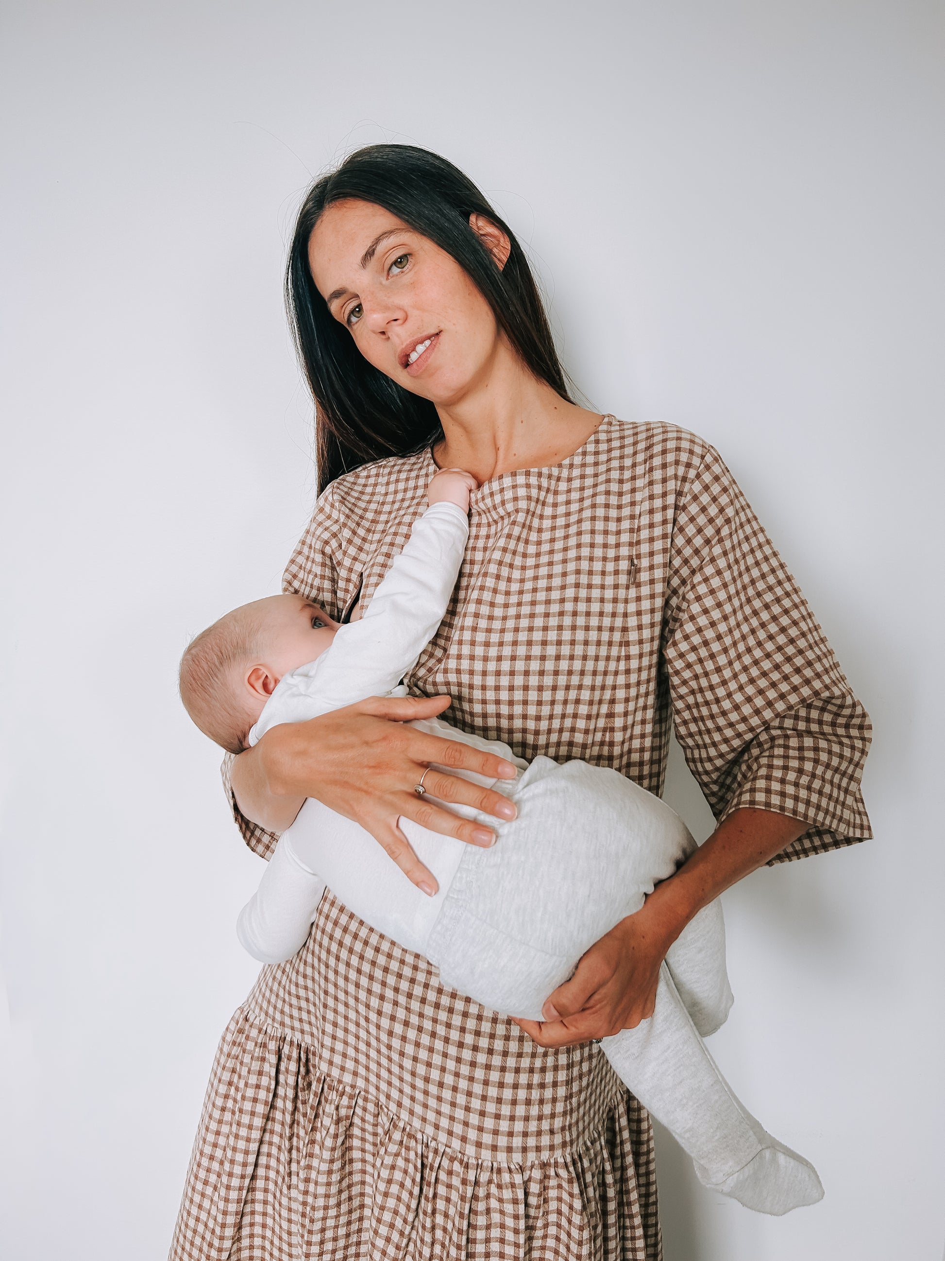 Mira Nursing Dress in cotton linen gingham – breastfeeding friendly dress with discreet zippers, designed in New Zealand